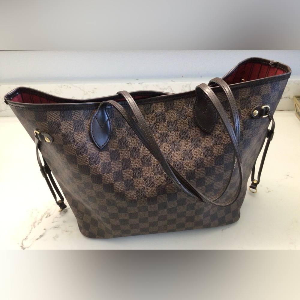 Louis Vuitton Damier Neverfull MM Tote Bag - Picture 5 of 16